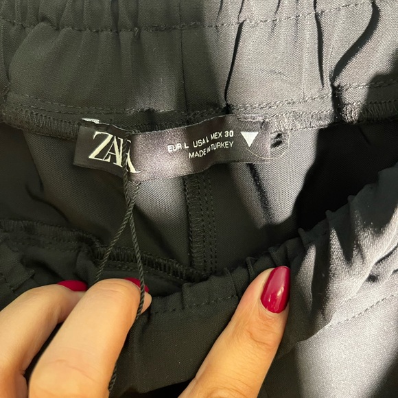 Zara Mini Cargo Skirt with Pockets - Picture 3 of 3